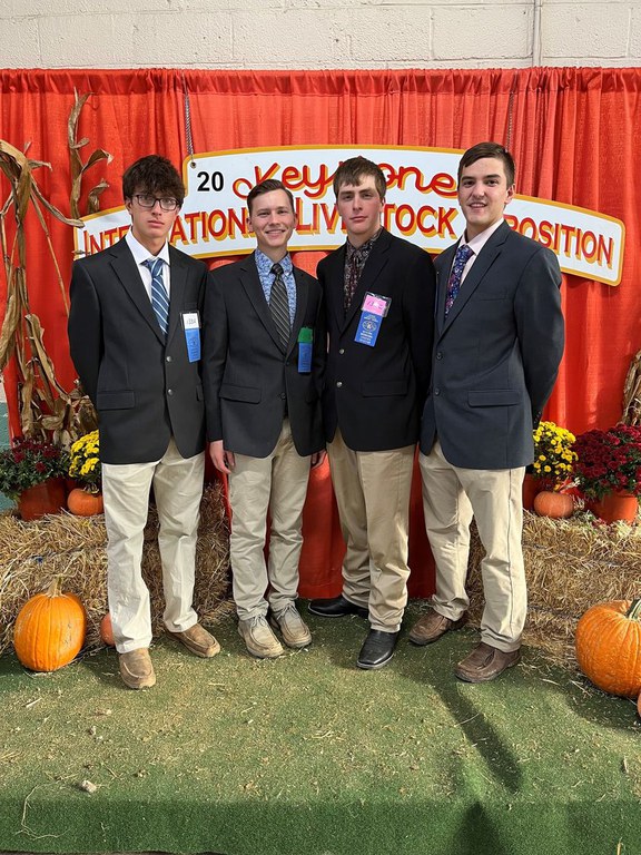 PA 4-H Livestock Judging Team. Photo Credit: Dani Zurin