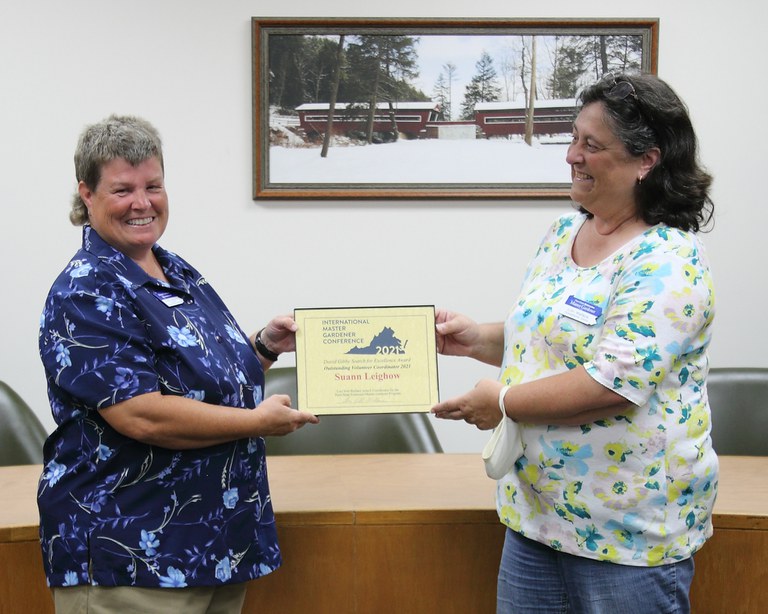 Suann Leighow receives David Gibby Search for Excellence award from Lori Voll-Wallace, Master Gardener Area E Coordinator