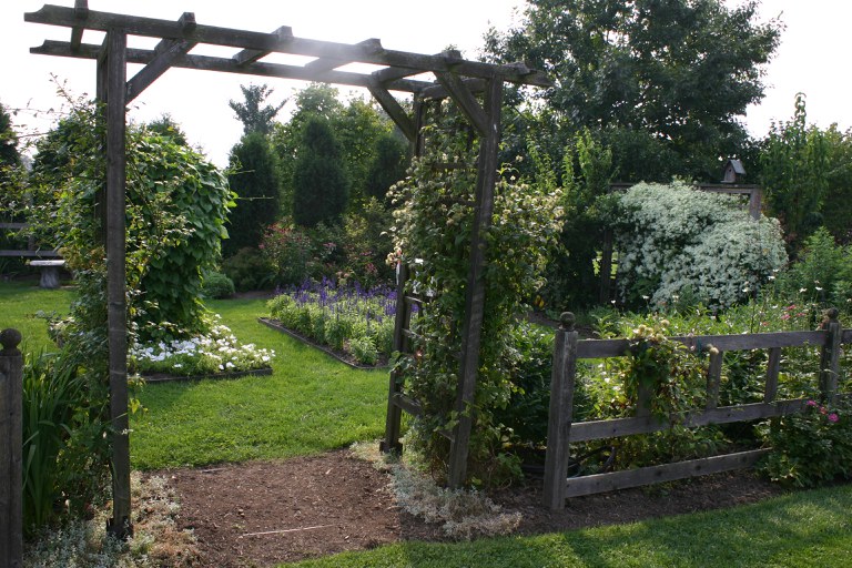 Cottage Garden at the Donohoe Center. Photo credit: Penn State Extension Master Gardeners
