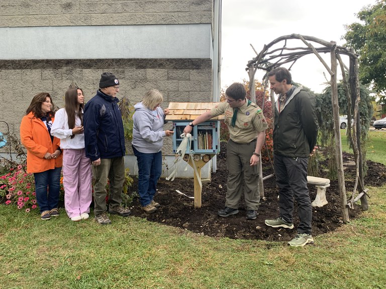 Ribbon cutting (left to right) Karrie and Maria Fetter, Andrew and Mary Niezelski, Jesse Glenn, and Mike Sparks. Photo by Penn State.